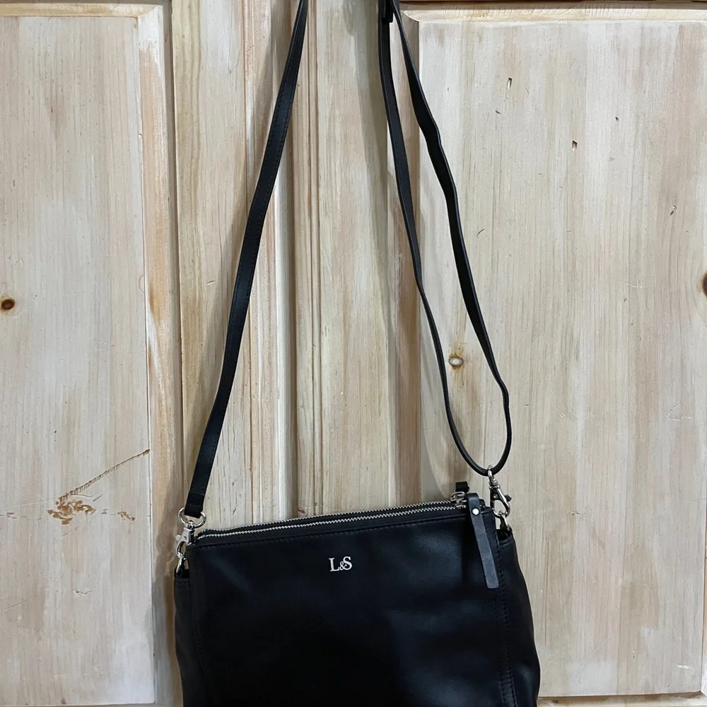 Lo & Sons Black Pearl Crossbody Bag - Picture 2 of 5